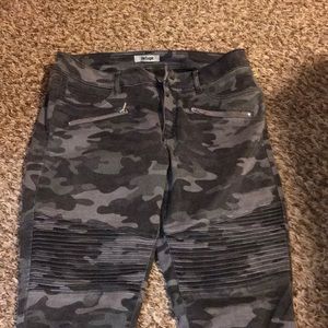Camo jeggins, super comfy